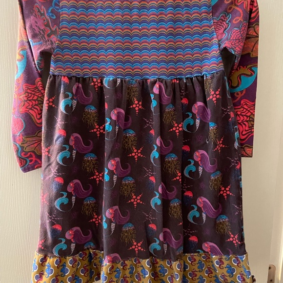 Jelly and Pug Multicolor Girls Dress size 8, Ruffle Down Front, 2 Front Pockets - Picture 5 of 7